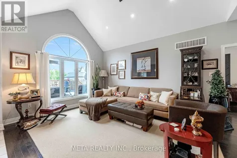 18 Hughes Street Collingwood ON L9Y 0W7
