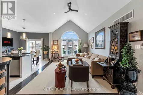 18 Hughes Street Collingwood ON L9Y 0W7