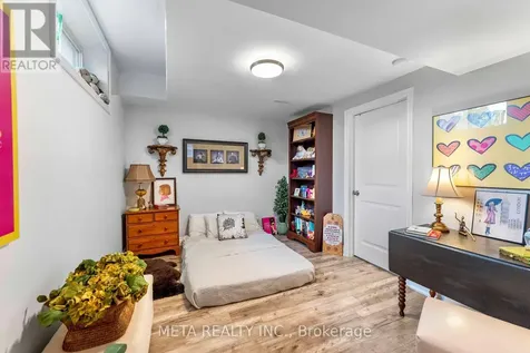 18 Hughes Street Collingwood ON L9Y 0W7