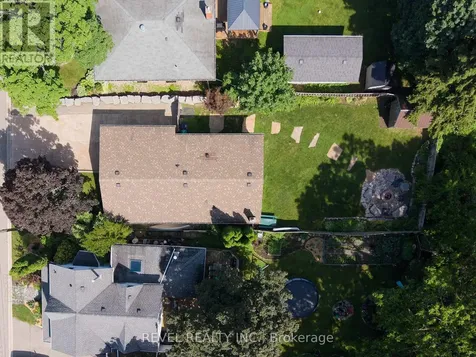 17 Flynn Avenue Cambridge ON N3C 2T8