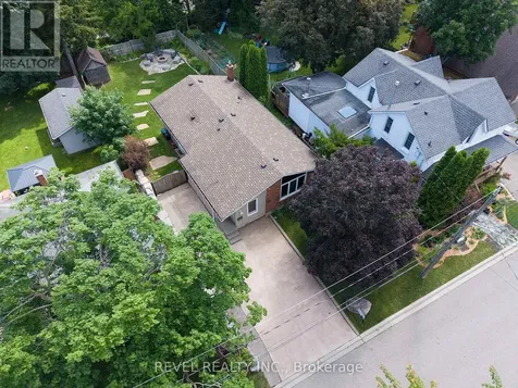 17 Flynn Avenue Cambridge ON N3C 2T8