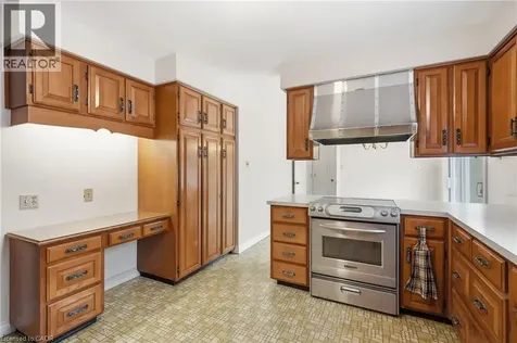 19 Verdun Court Hamilton ON L9C 5W9