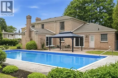 19 Verdun Court Hamilton ON L9C 5W9