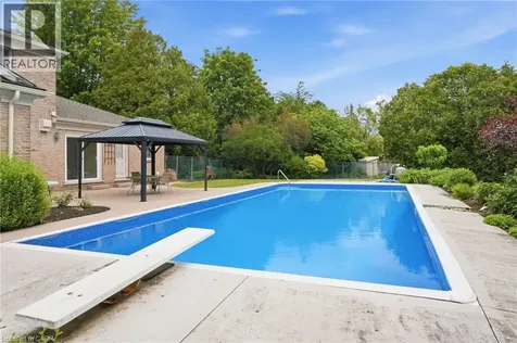 19 Verdun Court Hamilton ON L9C 5W9