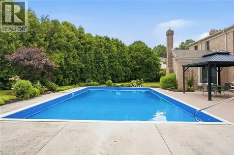 19 Verdun Court Hamilton ON L9C 5W9