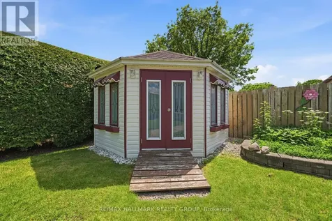 8052 Jeanne D'arc Boulevard Ottawa ON K1E 1W6