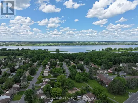 8052 Jeanne D'arc Boulevard Ottawa ON K1E 1W6