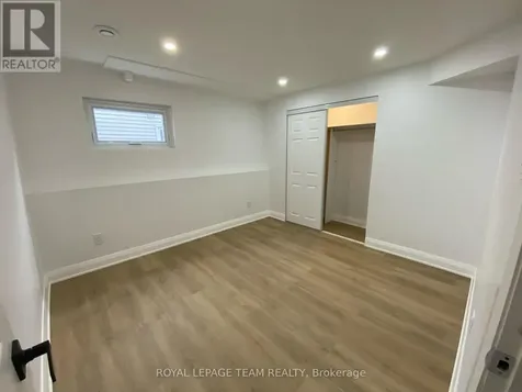 32 Hackett Street Ottawa ON K1V 0P7