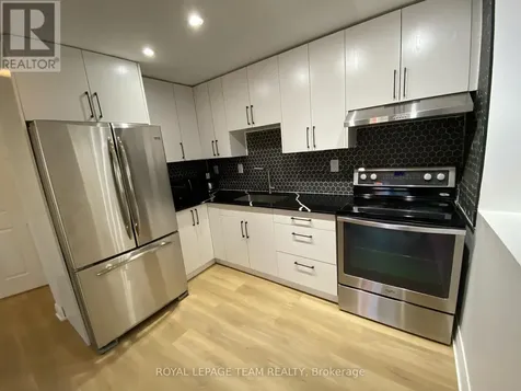 32 Hackett Street Ottawa ON K1V 0P7