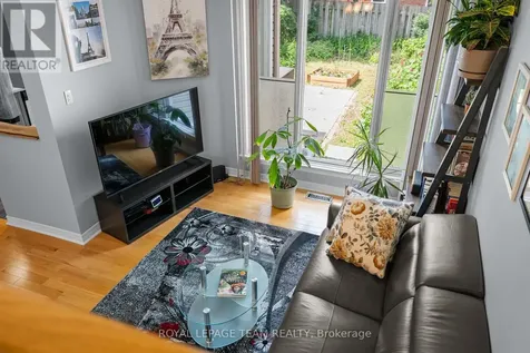 193 Thornbury Crescent Ottawa ON K2G 6C2