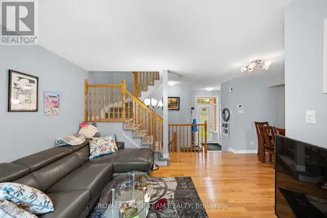 193 Thornbury Crescent Ottawa ON K2G 6C2