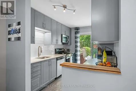 193 Thornbury Crescent Ottawa ON K2G 6C2