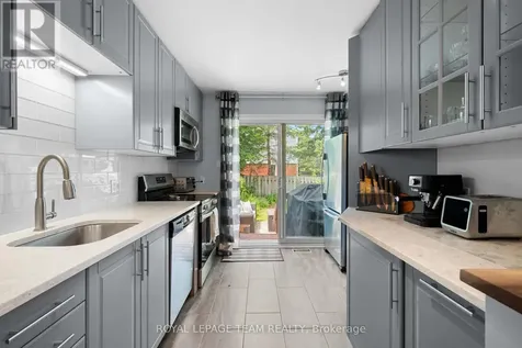 193 Thornbury Crescent Ottawa ON K2G 6C2