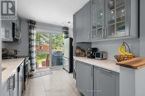 193 Thornbury Crescent Ottawa ON K2G 6C2