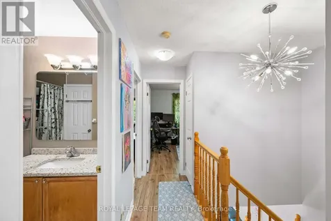 193 Thornbury Crescent Ottawa ON K2G 6C2
