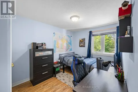 193 Thornbury Crescent Ottawa ON K2G 6C2