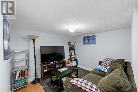 193 Thornbury Crescent Ottawa ON K2G 6C2