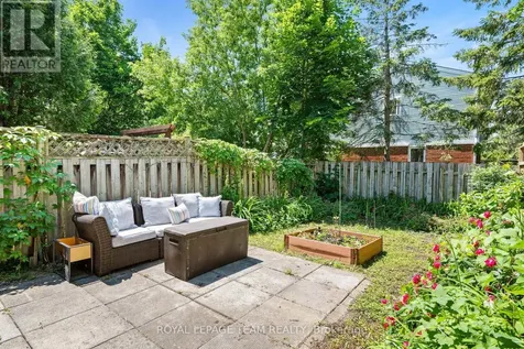 193 Thornbury Crescent Ottawa ON K2G 6C2