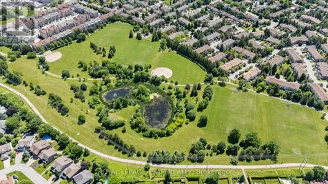 193 Thornbury Crescent Ottawa ON K2G 6C2