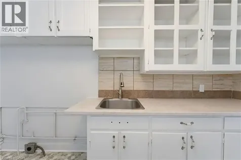 1 Byron Place St. Catharines ON L2R 1M1
