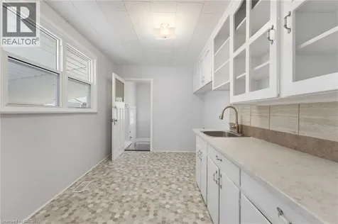 1 Byron Place St. Catharines ON L2R 1M1