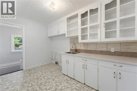 1 Byron Place St. Catharines ON L2R 1M1