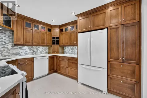 162 Dunbarton Court Ottawa ON K1K 4L6
