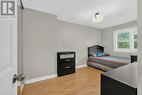 162 Dunbarton Court Ottawa ON K1K 4L6
