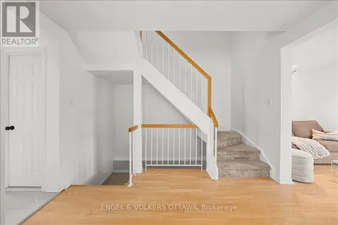 956 Cookshire Crescent Ottawa ON K4A 3K3