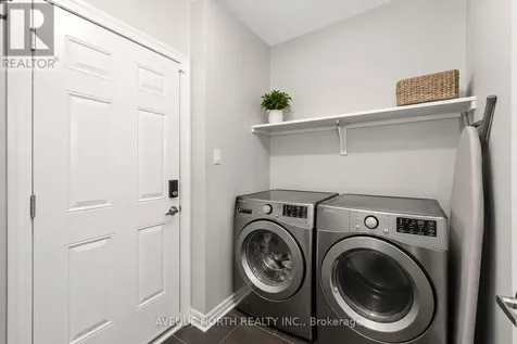 323 Lysander Place Ottawa ON K1K 3X8