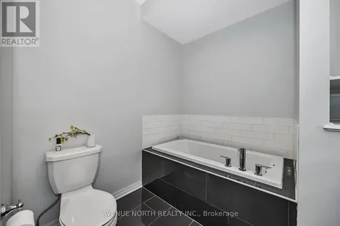 323 Lysander Place Ottawa ON K1K 3X8