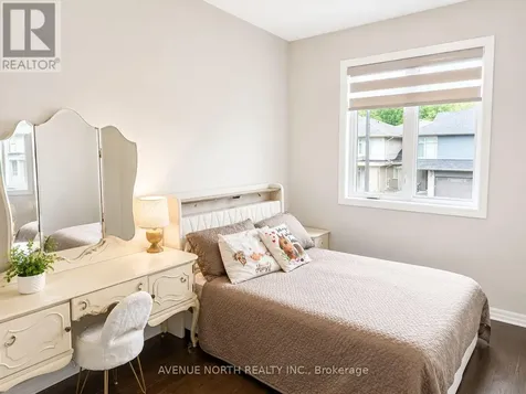 323 Lysander Place Ottawa ON K1K 3X8
