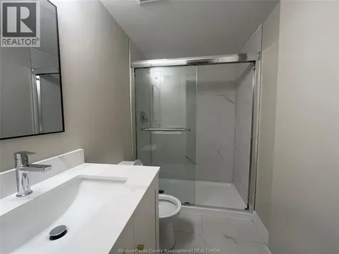 917 Mckay Avenue Windsor ON N9B 2A4