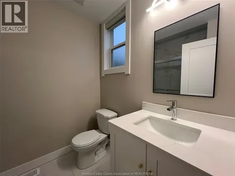 917 Mckay Avenue Windsor ON N9B 2A4