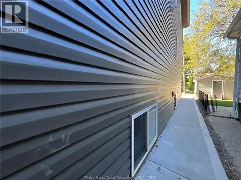 917 Mckay Avenue Windsor ON N9B 2A4