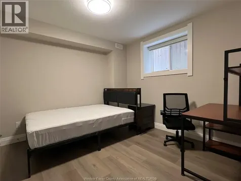 917 Mckay Avenue Windsor ON N9B 2A4