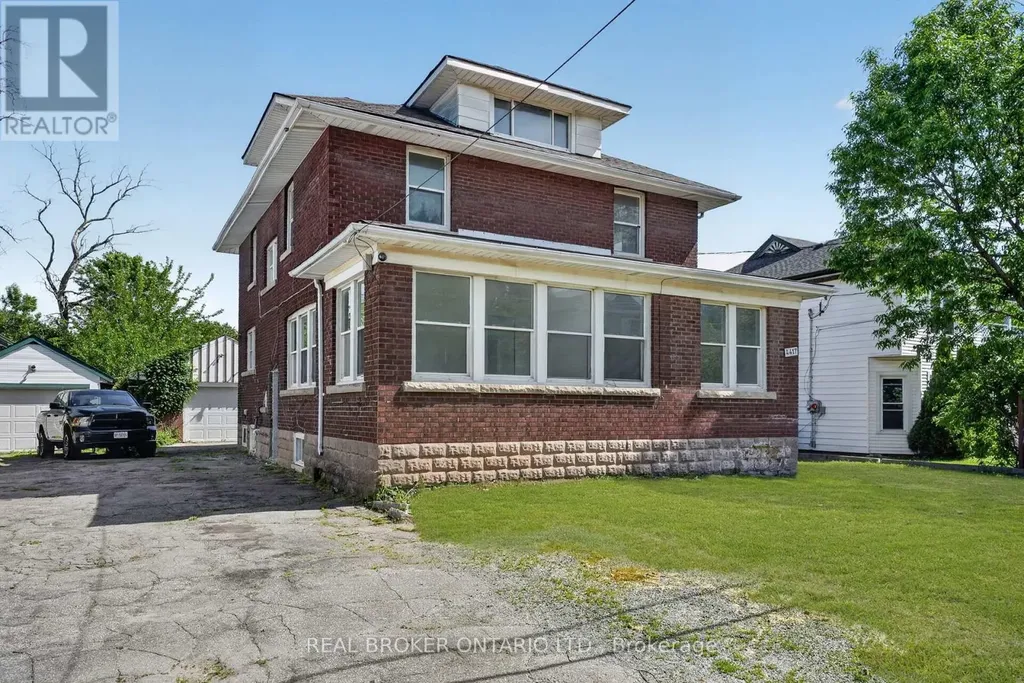 4417-B Ellis Street Niagara Falls (downtown) ON L2E 1H5