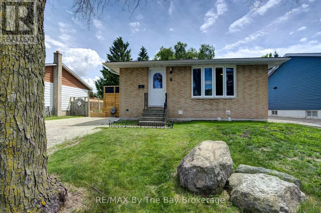 4 Watts Crescent Collingwood ON L9Y 4H2