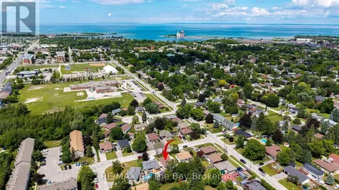 4 Watts Crescent Collingwood ON L9Y 4H2