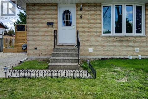 4 Watts Crescent Collingwood ON L9Y 4H2