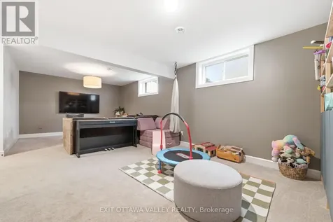 1038 Beatty Crescent Deep River ON K0J 1P0