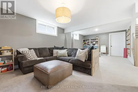 1038 Beatty Crescent Deep River ON K0J 1P0