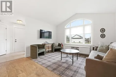 1038 Beatty Crescent Deep River ON K0J 1P0
