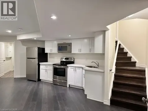908 Magdalena Court Kitchener ON N2E 0B3