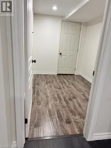 908 Magdalena Court Kitchener ON N2E 0B3