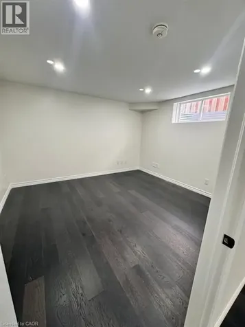 908 Magdalena Court Kitchener ON N2E 0B3
