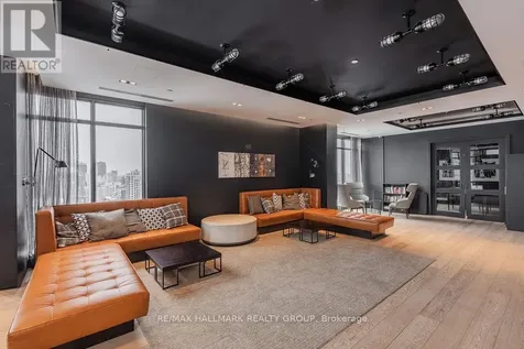 255 Bay Street Ottawa ON K1R 0C5