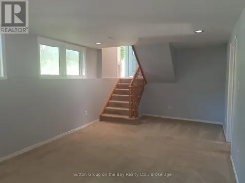 67 Fernbrook Drive Wasaga Beach ON L9Z 1G4