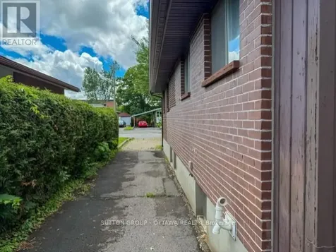 767 Claude Street Ottawa ON K1K 2S1