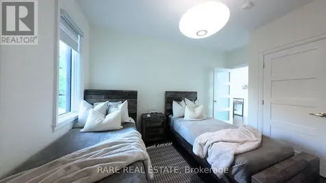 125 Craigmore Crescent Blue Mountains ON L9Y 0N6
